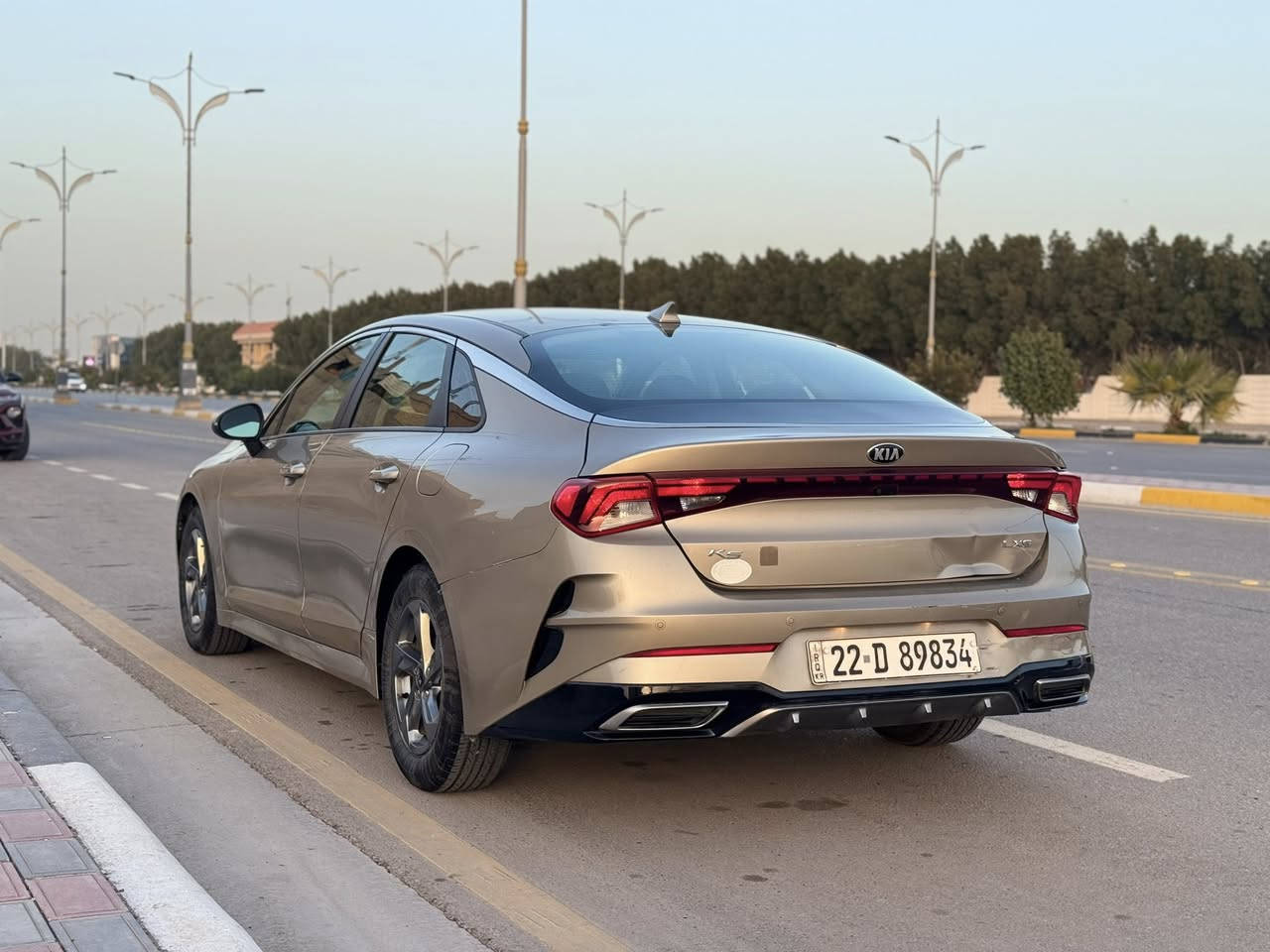 السلام عليكم
كي فايف 2021 امريكي 
رقم اربيل الجديد وكالة بأسمي 
بيها 5 قطع من امريكا لكن بدون بجم بدون ايرباك بدون دواخل صور الحادث مرفقة مع الصور 
وهنا عندي ضربة خفيفة بطرف الجنطة واضحة بالصورة وجراد شوية بالبنيد من صبغ التصليح مال امريكا بس ما صلحتها (بحكم دوامي وما اريد اشتغلها بشكل عشوائي) 
السيارة نضيفة جداً و مواصفاتها معروفة 
محرك 1600 تيربو .
تشغيل عن بعد . 
اوتو ستوب . 
هاند بريك دكمة. 
شاشة وتحكمات ستيرن . 
رادارات جانبية والى اخره من باقي الموصفات
السيارة ماشية 58 الف ميل وعلى وضع الشركة ممفتوح بيها اي شي ( السيارة افولها فقط محسن + دهن اصلي وكالة) 
السعر 142 
عنواني كربلاء ***********
