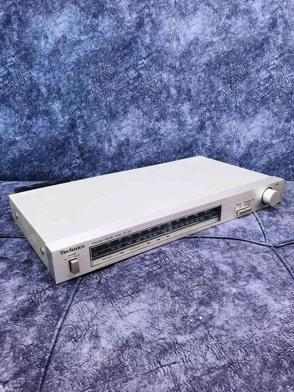 للبيع تحفة ( راديو 📻 )من شركة Technics
MODEL-TUNER-ST-Z 25-Japan
صناعة اليابان 1982 🇯🇵 
سحب جداً جداً راقي - نظافة 100 % 
عرض 43 سم  / FM / AM  / 
شاشة ضوئية / كهرباء 220 V بلادي 
للاستفسار اكثر مراسلة الصفحة 
وات ساب *********** اتصال ☎️
