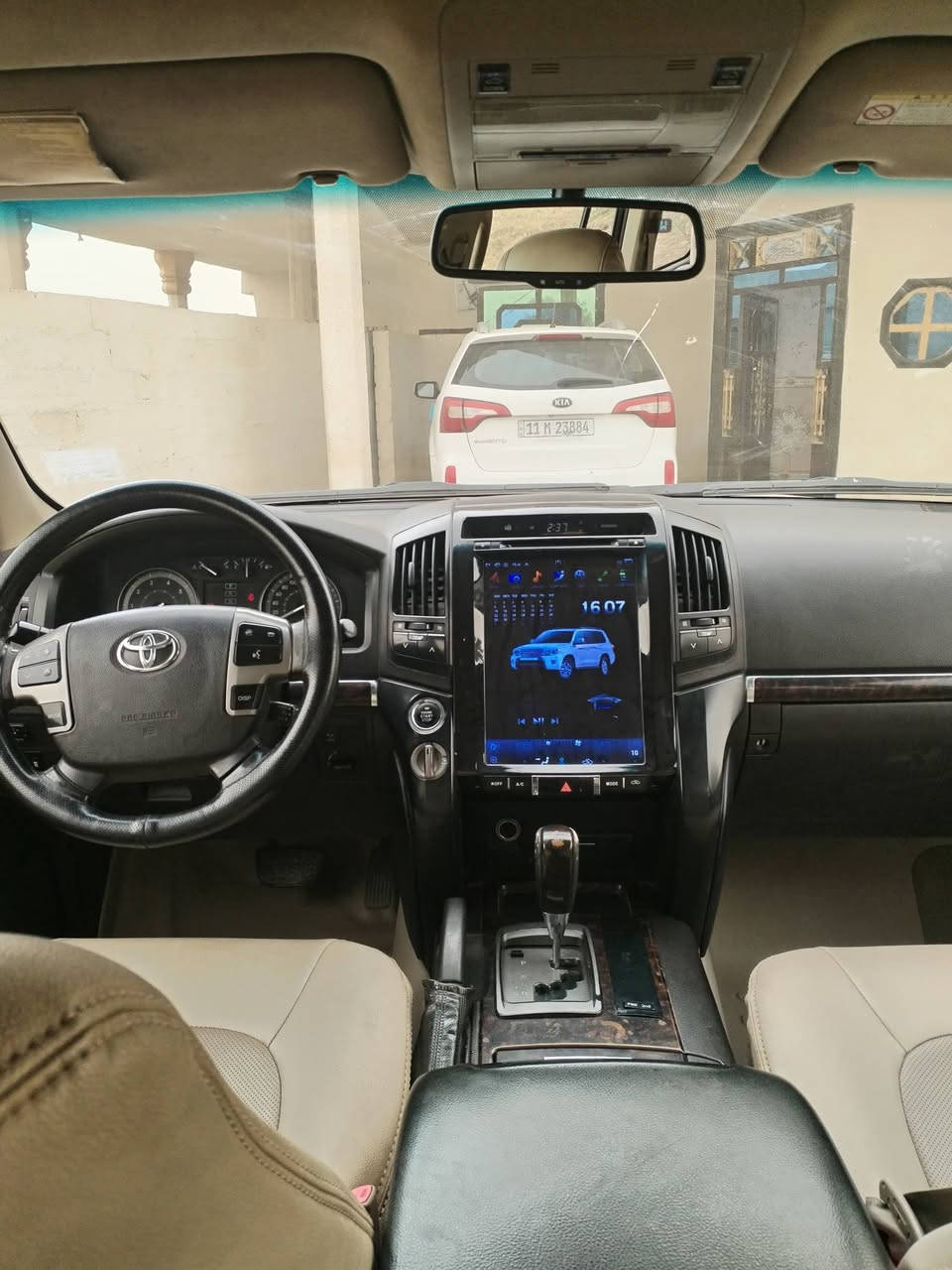 السلام عليكم 
الاندكروز جكساره 2009 رقم بغداد دولي بسمي تحويل ثاني يوم ماشيه 197 فقط 
مكفوله كفاله عامه عده نص قطعه فقط 
كير محرك مكفولات 6V
تبريد 3 ثلج +ثلاجه 
بصمه تشغيل +بصمه ابواب 
فتحه سقف 
حداديه جديده 
اشاير امري 
تحكم استيرن +مثبت سرعه دك جرس 120
تخم تاير جديد 
جاهزه من كل نقص مال جناي 
السعر 265 
***********مكاني بغداد اليوسفيه
