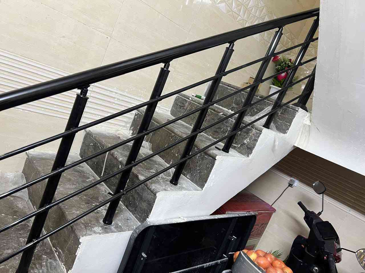 جديدنا اليوم.. محجر ألمنيوم أسود بتصميم "مودرن" 🛠️
​إذا تدور على القوة والشكل الحديث، هذا المحجر هو الاختيار الأنسب.
​يجمع بين خفة الوزن وصلابة الألمنيوم.
​لون ثابت وشغل هندسي دقيق يناسب الفلل والمنازل الحديثة.
​نعتني بأدق التفاصيل من البراغي لحد النهايات.
​للحجز والاستفسار، يرجى مراسلة الصفحة أو الاتصال على الرقم: [***********] 

#محجر_ألمنيوم #ديكورات_داخلية #ألمنيوم_أسود #درج #تصميم_مودرن
