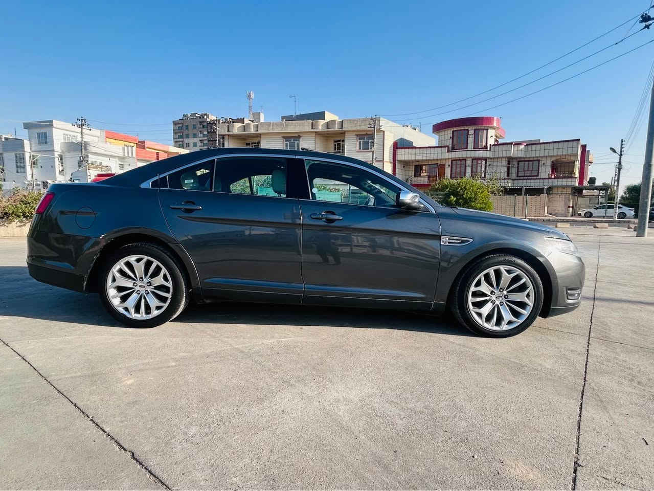 کوردی&عربي
فۆرد تۆرێس لیمیتد ٢٠١٩
سەیارەکە بێ سبووغە بە شەرت هیچ پارچەیەکی نەگۆڕاوە، یەک ساردەکوتی بچووکی هەیە لە چاملغی دواوە
مواسەفات لیمیتیدی فوول 
گێڕ و مەکینە بە شەرت تەنانەت بۆ واتەرپەمیش نەکراوەتەوە. 
بەسمە و شەغغال
سڵاید
کوشین جلد کارەبایی و میمۆری و سارد و گەرم، سوکان هیتەر
پایدەر کارەبایی
کوشینەکانی دواوە هیتەرە
ئاوێنە فۆتۆ
ڕاداری پێش و تەنیشت
ویلی ١٩ ئینج
شاشە و کامیرە کامل لەمس
شاشە سەماعە سۆنی
حەساسی دواوە و مواسەفاتی تر..
تەنیا ٦٣ مایل ڕۆیشتووە
هیلاک نەکراوە و تەقە و ڕەقەی نییە. 
نرخی ١٥٥ وەرەقەیە
لە هەولێرم
رەقەم شانسی:
1FAHP2F82KG109437 
مۆبایل: 
***********

فورد تۆریس ٢٠١٩ لیمیتد فوول
بدون صبغ و بدون تبدیل
گیر ومحرك ممفتوح شرط
ماشیة ٦٣ مایل
بصمة  وتشغیل عن بعد
فتحة
کشنات جلد وکهربائي  وخزن ومیموری وتبرید و هیتر
شاشة وصماعات سوني
کشنات خلفي هیتر
حجم ویل ١٩ انج
رادار خلفي وامامي
مرایة فوتو بعد بي هوایە مواصفات
سنویة وهزة مو صاقطة
السعر ١٥٥ 
مکاني اربیل
رقم شاصي:
1FAHP2F82KG109437

مۆبایل: *********** أربيل, العراق
