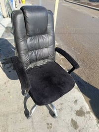 كرسي مكتبي • نضيف • كركوك