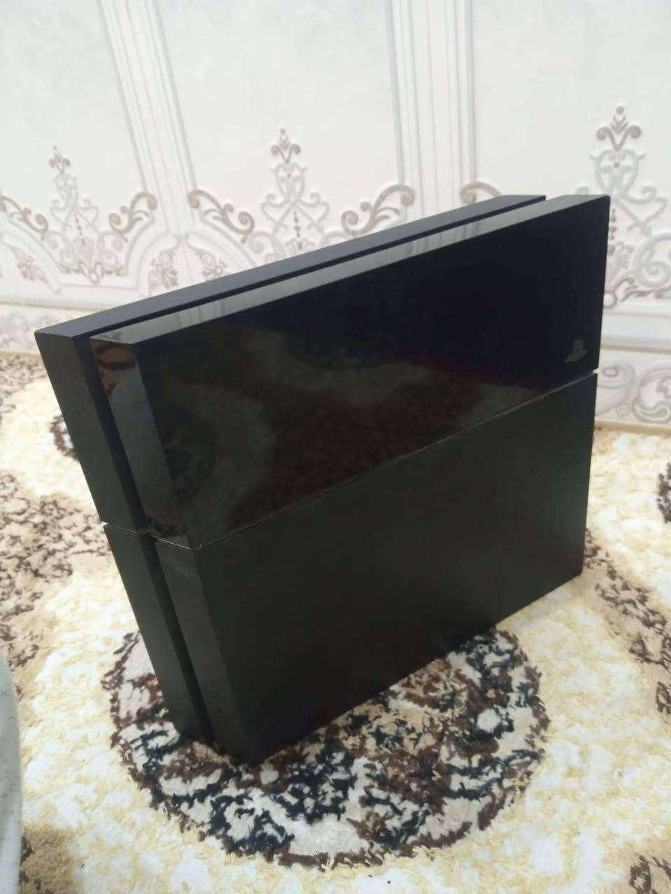 سلام عليكم 
_بلي فور فات اولاين. 

_ذاكره 500g. 

_كامل ملحقاته. 

_جوستكات 2مع كيبل شحن. 

_نضافه 80٪. 

_العاب (بيس)(وفيفا26)(modern warfare 2). 

_سعر 225وبي مجال. 
_او مراوس بلي فور مهكر. 

_مكان نجف حي نداء. 

_***********واتساب فقط. 

_*********** اتصال فقط.
