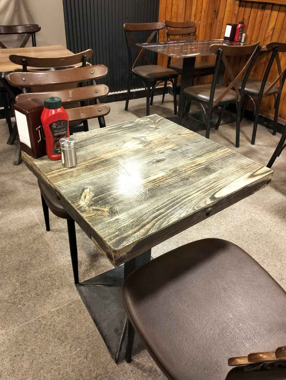 السلام عليكم
طاولات مستعمله للبيع العدد 20 طاوله للاستفسار بغداد شارع فلسطين 
للاستفسار 

***********
