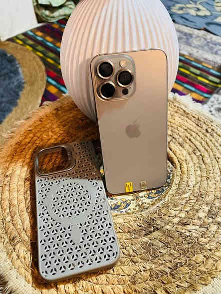 السلام عليكم أيفون 15برو ماكس ذاكرته 256 /بطاريته90 جهاز مكفول من شخط مكاني بغداد غزاليه *********** 
(أنطيك ضمان سبوع بل جهاز اي شكال يرجع)
 (جهاز دبل سيمكارت)
