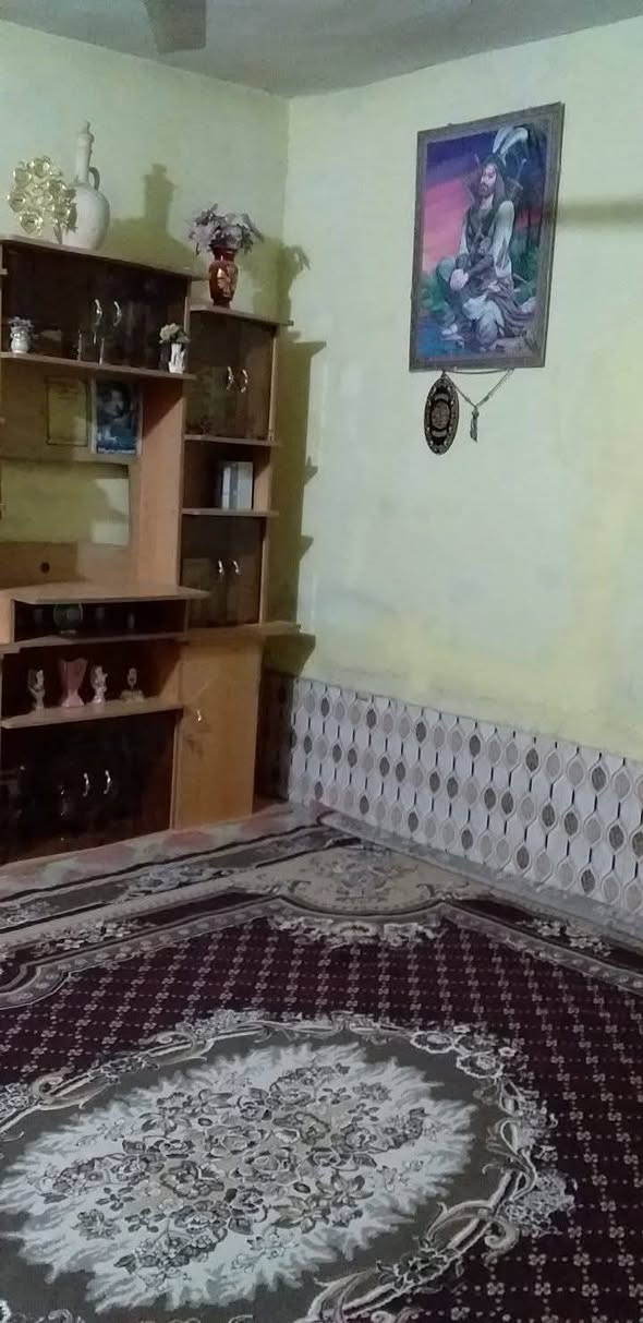 متاح بيت للبيع غرفتين نوم استقبال هول مطبخ وصالة صحيات داخلي وخارجي طابق واحد طابو صرف المساحة ٢٦٧مسلح بلمعمل خلف مدرسه الكوفة ثاني فرع السعر ٧٠اتصل ***********
