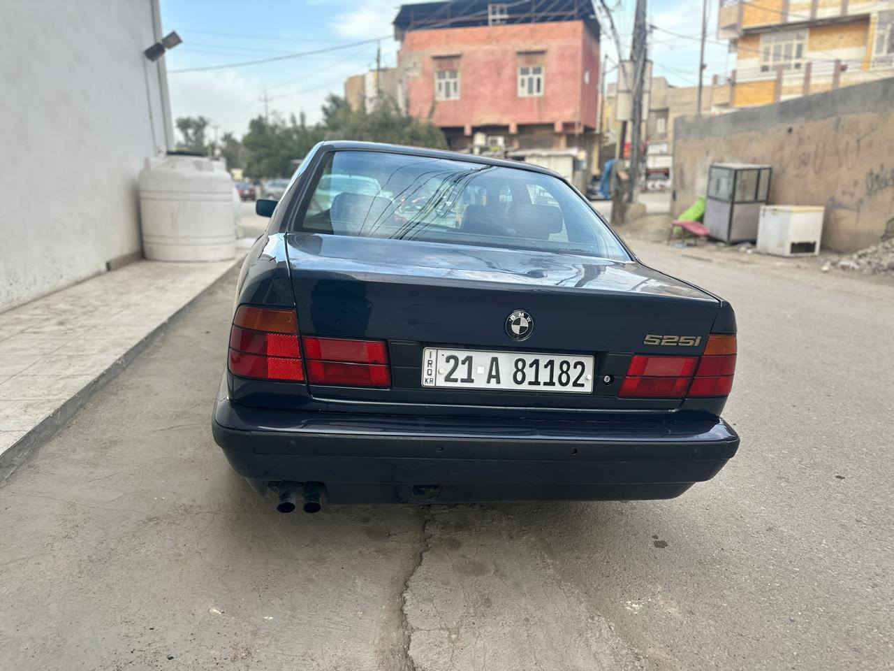 السلام عليكم
بي ام 525موديل 1993
ويل خليه 
تخم تاير
صدر امامي خلفي جديد
داخل جلد 
مكينه بلاد لا تنقيص لا تبخير 
كهربائيات كلها شغاله
السياره بدون اي نقص 
تدفئه تبريد قطعتين 
بدون ضربه بدون خياس 
السياره دكت جاكوج مابيها 
مصبوغه عام جماليه 
رقم سليمانيه شرط التحويل 
العنوان ديالى بعقوبه 
السعر ٧٧وبيها مجال 
رقم الهاتف
***********
