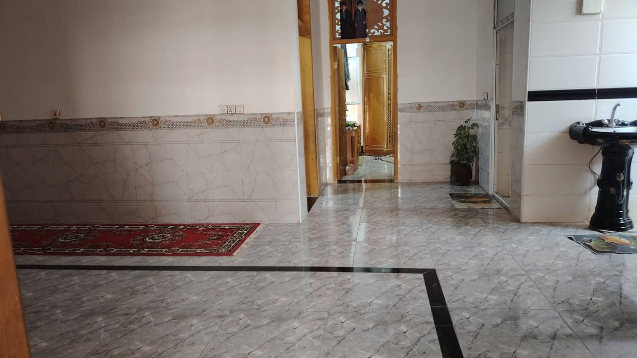 بيت للبيع شارع السياسين مجمع حجي حسين خلف الشركه بناء مضيف مطبخ غرفتين وصاله 8 صب كونكريت بيت جديد  واتساب***********
