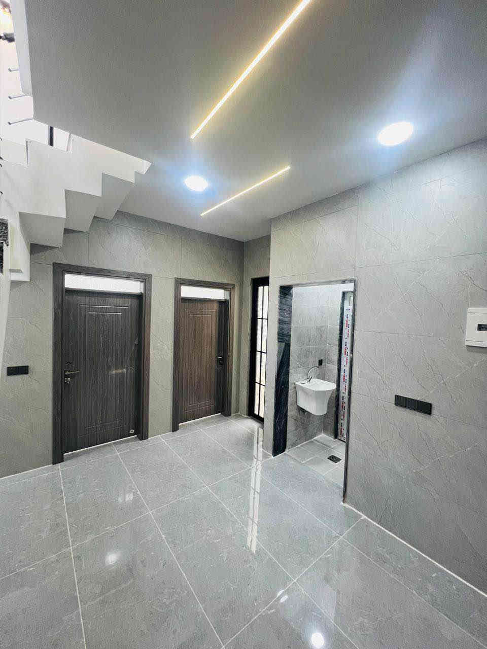 دار للبيع في حي الملايين الاولى 
المساحه البيت 150متر طابقين بناء حديث خدمات كامله تسليم البيت فوري 
جنس الارض بستان ملك صرف 
السعر 150مليون وقابل للتفاوض 
الأستفسار ***********
كورك *********** موصل
