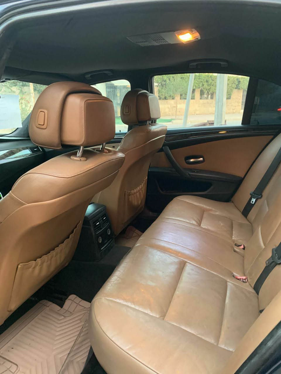 کـــــــوردی 
تەنها فرۆشتن بە نەقـــــد 
گــــــۆڕینەوە نــــــاکا 

بی ئێم /   BMW . 520 d 
مۆدیل / 2008 
جۆری  / گــــــاز 
مەکینە / V4 چوار پستۆن تۆڕبۆ 
مەکینە و گێڕ نەکراوەتەوە 
ڕەقەم هەولێر سەنەوی نوێ 
مەودای ڕۆیشتن / 174 هەزار کم 
مواسفات گێڕ ئۆتۆ کۆبرا 
کوشین جلد و قەیسی 

تەنها بۆنیت سبوغ 
بێ ژورێ ، بێ ئێڕباگ 

نـــــرخ  ( ٩٧ $ ) 
ناونیشان هەولێر 
بۆ پەیوەندی ( *********** ) 

عربي 
فقط بیع نقد 
ماعندنا مراوسة 
سعر مناسب 

بی آم     BMW 520 d 
مودیل / 2008 
نوع / دیزل 

محرك / V4 T 
ٱربعة سلندر تیربو ، مامفتوح 
رقم اربیل سنوية جدید 

ماشي 174 ٱلف کم 
مواصفات / جیر اوتو کوبرا 
کشن جلد ، دواخل مشمشي 

صبغ فقط بولنت 
بدون دواخل ، بدو آیرباك 

سعر  ( ۹۷ $ ) 

عنوان اربیل 
للاتصال / *********** أربيل, العراق
