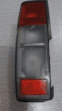 سكن خلفي جهة السائق *********** تفصيخ للبيع 
عادي أصلية ماعرفة  واحد فقط عندي
