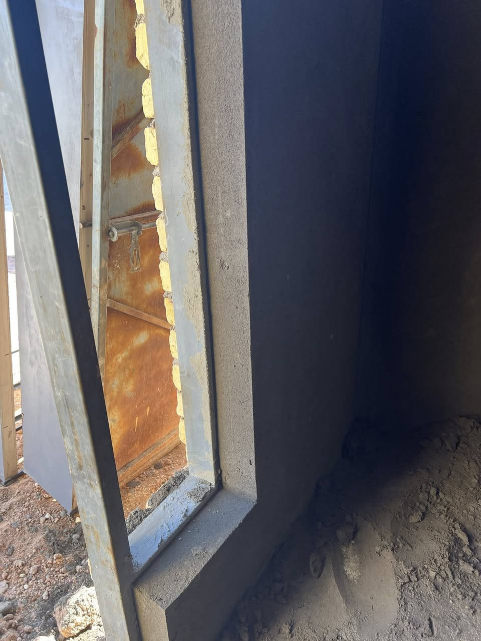 شغل درجه ولى كادر متخصص لبخ سمنت جص بورك ناعمه نثر شغل حسب طلب شغل علا متر مكطوعه يوميه حالين متفرقين ***********
