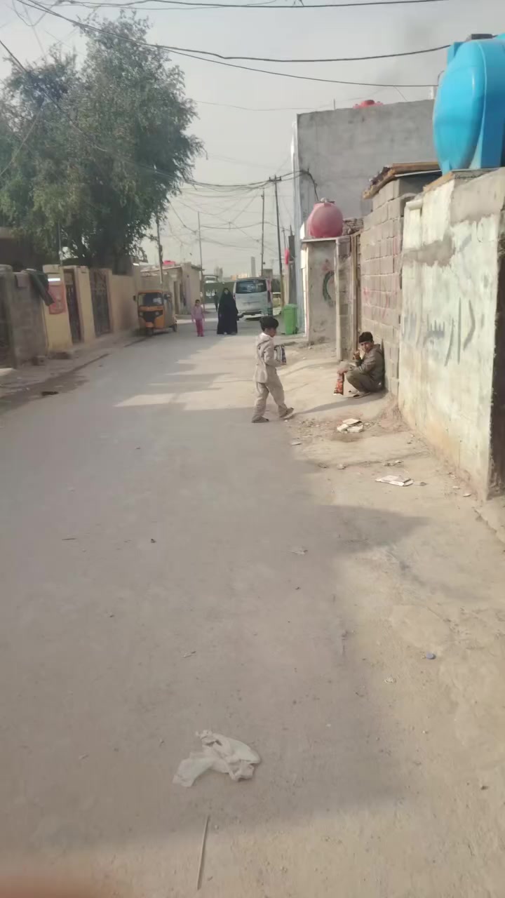 بسم الله الرحمن الرحيم
دار للبيع مساحه 85تقريبا  نقد جنس الارض رائي سعر ٢٠ وبي مجال  خدمات ماء+كهرباء+ تبليط مجاري سقف سندويج+ سقف ثانوي  🌐 عنوان مدينه الصدر حي طارق الوسط بل فرع قبل السيطره للاستفسار *********** ملاحظه البيت زراعي مكاتبه فقط
