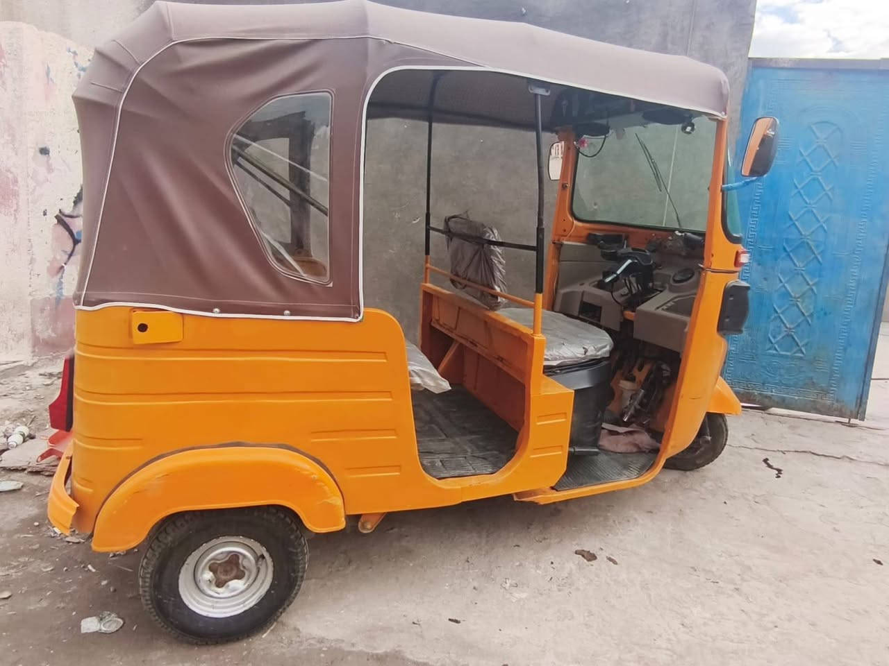 سلام عليكم تكتك باجاج 2020 رقم وسنويه كفاله عامه تخم تايرات جدد كهربائيات كلهن شغاله سعر 5 العنوان البصره حيانيه شارع السيد رقم ***********
