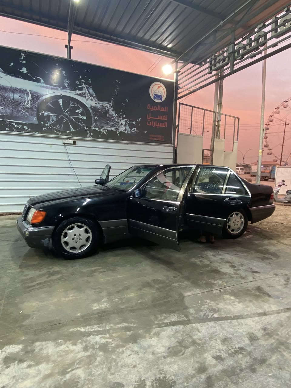 سيارة مارسيدس شبح
موديل ١٩٩٦ 
سيارة كاملة من كلشي كهربائيات 
 كير و مكينة جديدة ناعمة 
تخم تاير جديد 
سيارة بس البنيد طايح صبغ منه كد شبر 
تحويل مباشر 
مكانها بغداد المدائن 
السعر ٥٣ وبيها مجال 
***********
