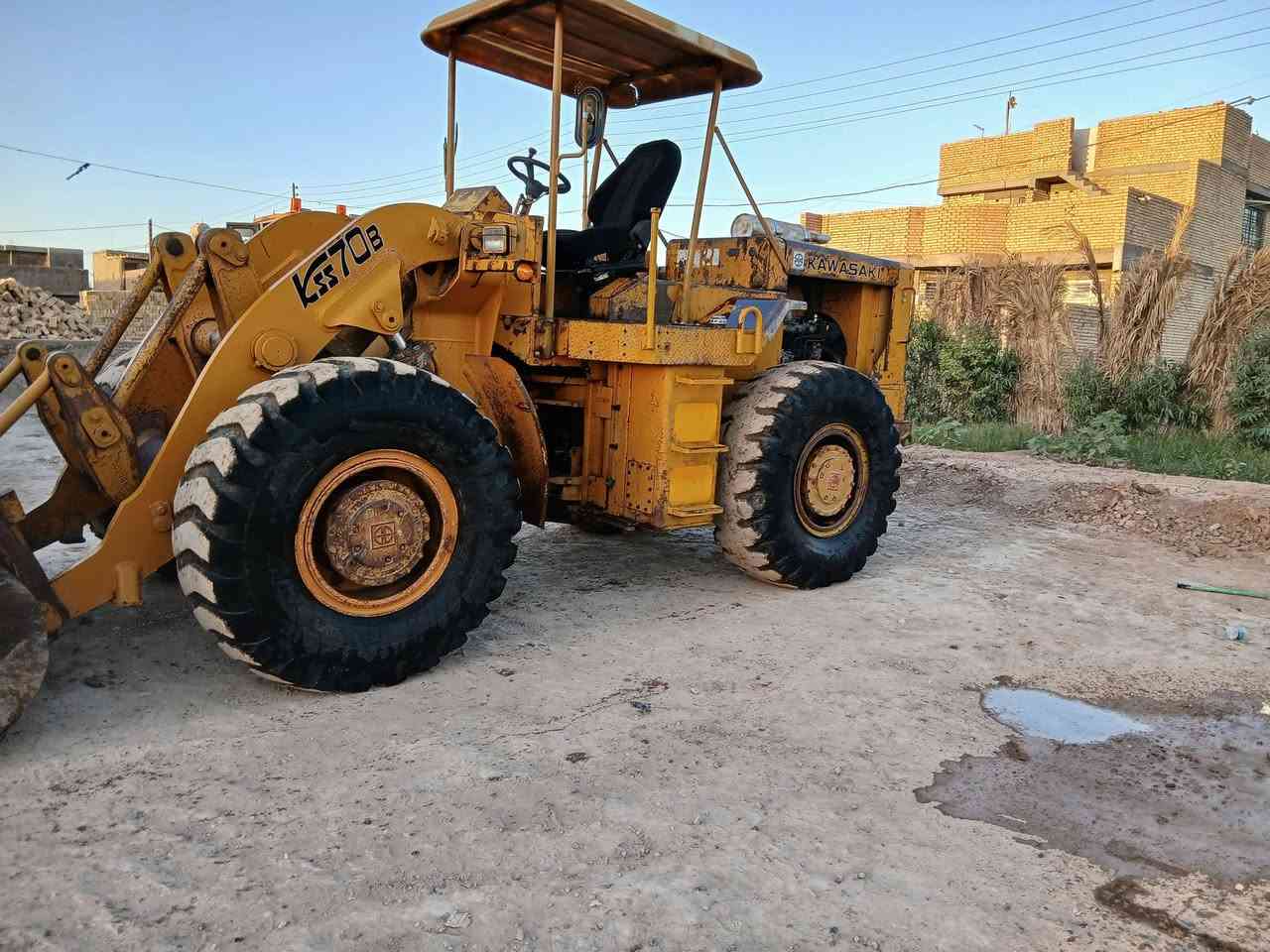 السلام عليكم للبيع شفل كوسكي حجم٧٠ بي مديل ٨٢ رقم نينوى تحويل مباشر بريك اربعه جاهز للعمل 
الهاتف ***********
