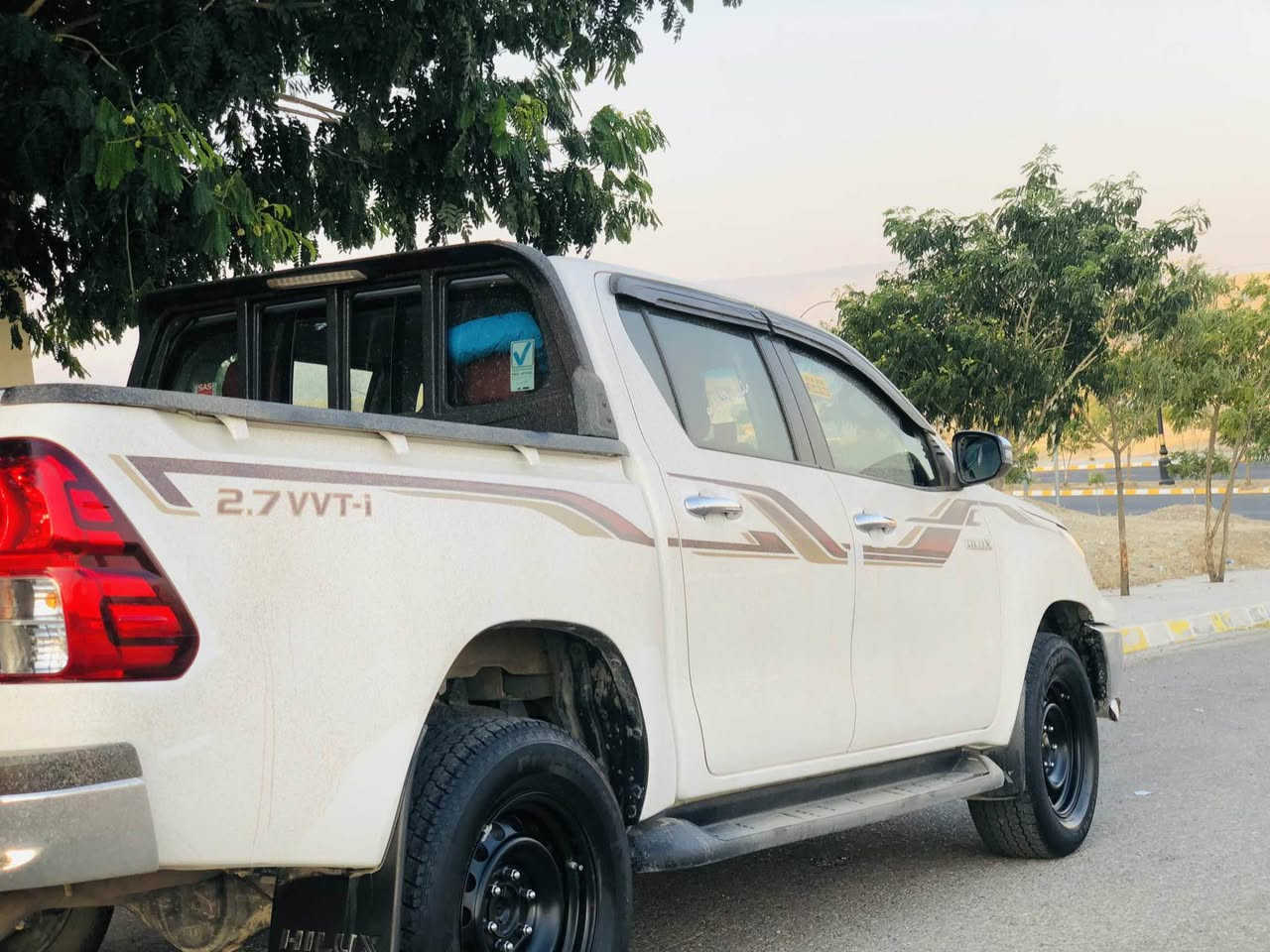 تۆیۆتا هایلۆکس ٢٠١٩
گێر عادی
سەیارەکە١١٢ هەزاری حەقیقی ڕۆشتوە 
یەک دینار مەسرەفی نیە 
گێڕ و مەکینە و ئەکسل و دەبڵ ئەکسل بەشەرت
یەک دەستە سایارەکە زۆر بە جوانی و پاکی ماوەتەوە 
بۆ زانینی نرخ پەیوەندی بکە.
*********** Singapore
