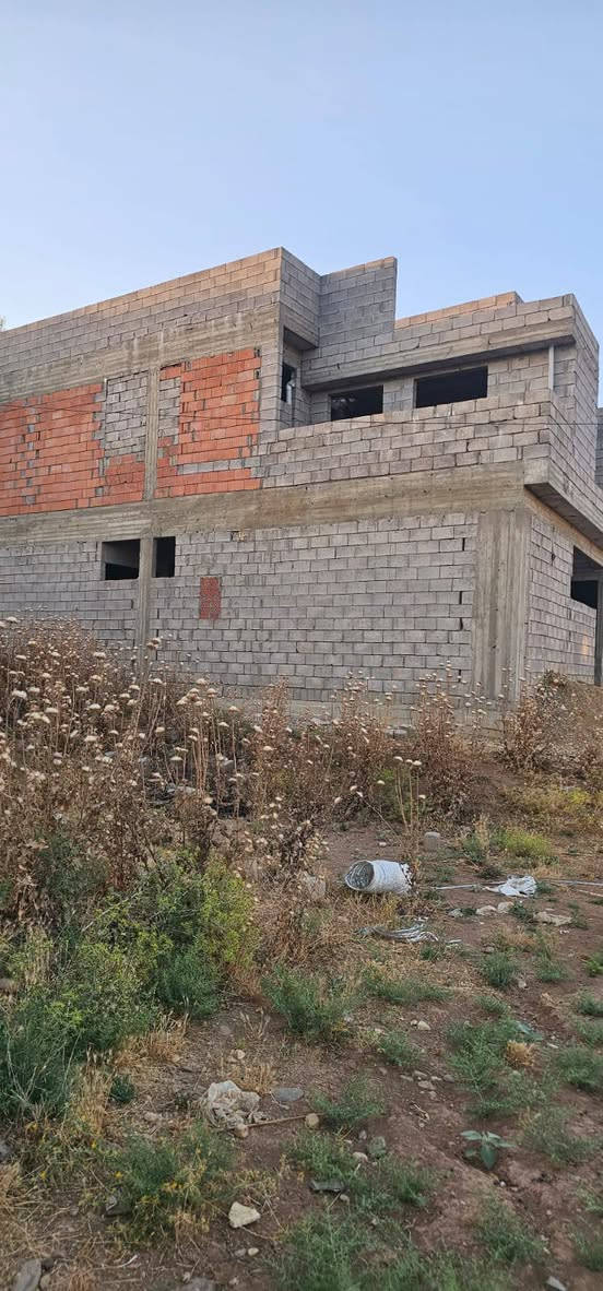 📍 الموقع:القوسيات مدخل جمعية النخيل تبعد( 100)متر تبعد عن كلية الحياة 50متر
📐 المساحة: ( 125) متر وجه (11) نزال( 11)مربعه
▪️ خدمات متوفرة (ماء وكهرباء التبليط 20متر بضهرها) 

📑 السند: زراعي 25 (حق التصرف) تتكاتب ويا الشرعي  
💰 السعر 15 مليون) وبيها مجال بسيط
📩 للاستفسار مراسلة الصفحة او خاص ا

*********** وتساب بي
