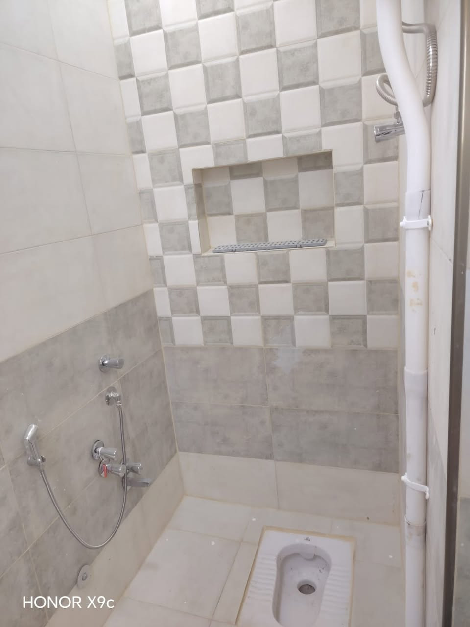 موجود شقه طابق ثاني رکن, الزهور . قریب على الحولي وهیت لاند, يصلح شركه او معهد,  ٢  غرف نوم, صاله , استقبال ممكن يصير غرفه نوم ,   

صحیات عدد ٢, مطبخ، 

بناء حديث

نظام دكتات مبرده

، تاسيس سبالت وتاسيس غاز

، تاسيس كاميرات تاسيس خط طاقه شمسيه وتاسيس انترنت

ساحة سیارات.. 

واجهه ركن 25 متر

الاستفسار, والسعر : 

***********
