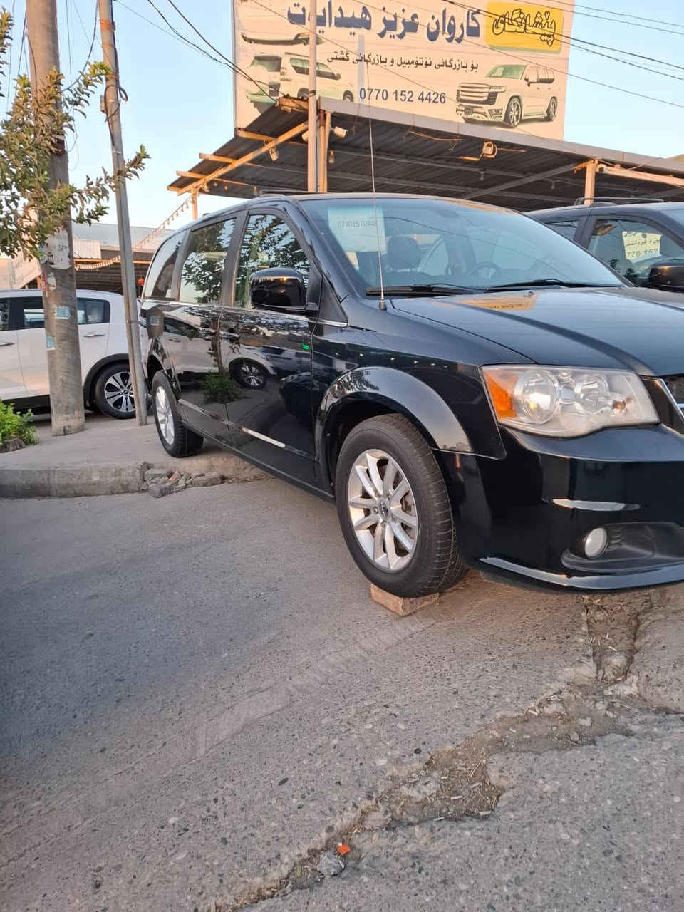 دوج كرفان موديل 2019
✅مواصفات SXT
✅بيبان كهرباء 
✅جنطة كهرباء 
✅داخل اسود +اصفر 
✅كشنات جلد 
✅تشغيل عن بعد 
✅شاشة 
✅كاميرة 
✅نضام ECO
بس الدعامية المامي صبخ بدون دواخل بدون ايرباك بدون حادث  
السيارة  مثل الصورة  بدون نقص و جاهز و نضيف 
سنوية جديد لوحة جديد هزة جديدة 
حدادية تخم تاير جديدة 
گير محرك شرط ما مفتوح 
للاستفسار السعر 
مكان السيارة سليمانية 
***********
