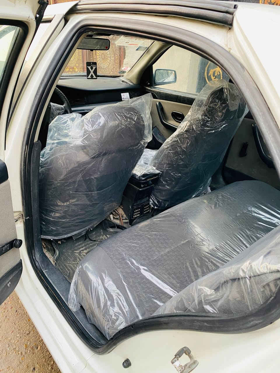 السلام عليكم للبيع سمند موديل 2011 السياره كامله من كل النواحي تخم تاير صدر امامي خلفي محرك كير كلش حلوات ترايا حلوه السياره رقم انجليزي باسمنا العنوان بغداد السريع مال حي العامل قرب مسبح الرافدين رقم السعر42بيها مجال الهاتف***********او,***********
