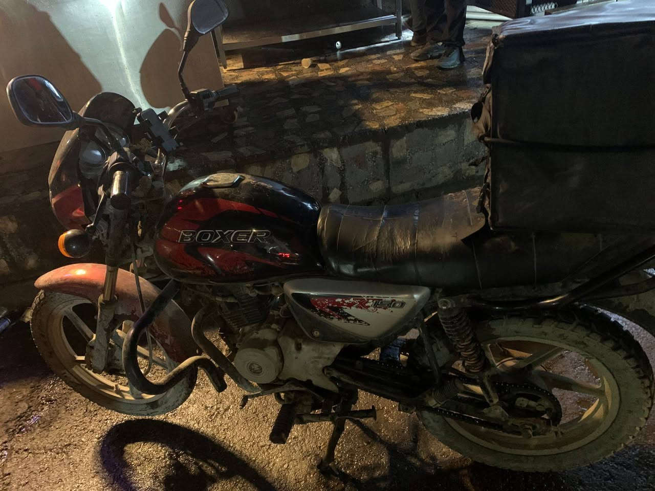 السلام عليكم بوكسر 23 جبلي بس مبدله ماشه مال كلاسك مجفته كلك مكفوله سرقه تجي تاخذة من باب البيت  نقصه بس الدوسه الحديد الورا الباقي كله شغال العنوان بغداد البلديات 
السعر 900 وبيه مجال بسيط 
***********
