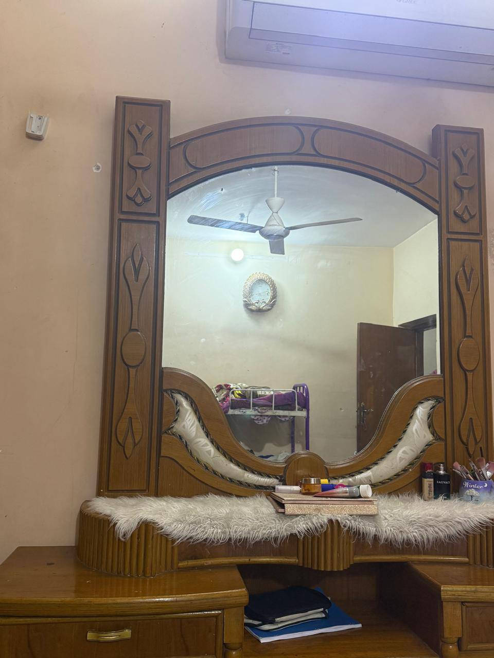 السلام عليكم غرفه اخشاب صاج طابقين السعر مليون و100 وبيه مجال 
العنوان كربلاء حي التحدي ***********
