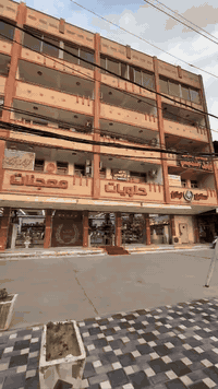 #للبيع في السيدية شارع التجاري المساحة 400 م #ركن بطحي واجها 25 نزال 16 
تحتوي على 5 طوابق 
وارد الشهري 22 مليون دينار عراقي 
وارد الشهري 264مليون دينار عراقي 
للاستفسار اكثر الاتصال على ..
*********** العقاري عمر محمد
