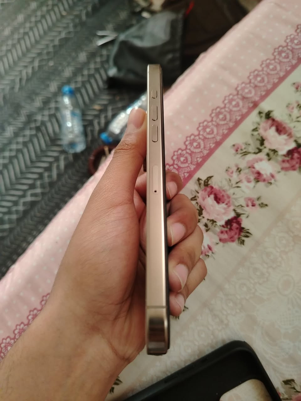 السلام عليكم

ايفون ١٦ برو ماكس شريحة و esim  
ذاكرة ٢٥٦ صحراوي 
الجهاز كامل ملحقاته موجودة 
 شخط واحد مابي وكلشي مامبدل بي وبعده بلضمان 
مكاني بابل الإسكندرية 
رقمي *********** 
السعر ١.٤٥٠.٠٠٠
