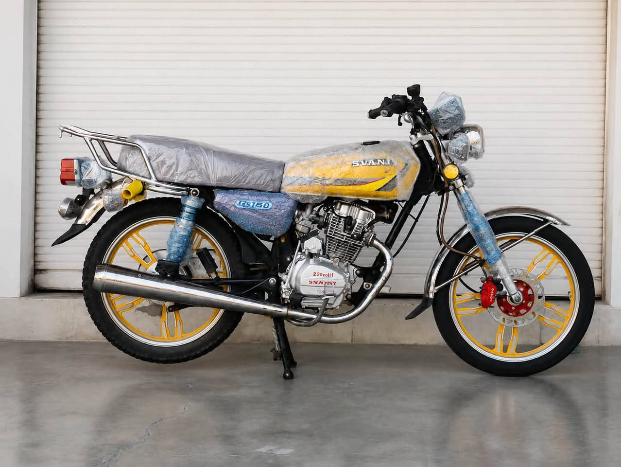 🏍️ دراجةساڤين 5 گیر (SIVAN) موديل2023
دراجة جديدة (لوك)، تشبه الزيرو وماشية شي قليل كلش. كل شي بيها بشرط الفحص وعلى بلادها.

🛠️ المواصفات والشروط:

 المحرك (المكينة): بشرط الفحص (ما مفتوحة نهائياً)، ما تنقص دهن وما بيها أي دخان. مكينة قوية وجديدة.

 الشاصي والبدن: كل النواحي بشرط بلاد، وحتىالسویجات مالتها الأصلية مال بلاد.

 الأوراق: المنيفيست الأصلي مال الشركة موجود وياها.

 الكهربائيات: منظومة الكهرباء كاملة  كله شغال وبشرط الفحص.

 التايرات والبريكات: التايرات اثنينهم جدد، والبريكات مضبوطة كلش وما بيها أي نقص.

💰 السعر والعنوان:

 السعر:625 دينار

 العنوان: كركوك - الشورجة، قرب مطعم حمه ناصر.📍📍

📞 للاستفسار والشراء:

 رقم الهاتف: ***********

💡💡💡💡💡💡💡💡💡💡💡💡

🏍️ ماتۆڕی سیڤان(SIVAN) مۆدێل2023 

ماتۆرێکی زۆر زۆر تازە و لۆک، هاوشێوەی سفرە و زۆر کەم کاری کردووە. هەموو شتێکی بەشەرتە و لەسەر بیلادی خۆی ماوەتەوە.

🛠️ تایبەتمەندی و مەرجەکانی ماتۆڕەکە:

 مەکینە (بزوێنەر): بەشەرت،  (نەکراوەتەوە)، بەبێ سەرفکردنی ڕۆن و بەبێ دووکەڵ (بخار). مەکینەی توند و لۆکە.

 شاسی و بەدەنه: هەموو لایەکی بەشەرتی بێلادە، تەنانەت سوویچەکانیشی بێلادین.

مەنەفێسی شەریکەیی خۆی لەگەڵ دایە

 سیستەمی کارەبا:، کارەباییات بەشەرت و بێ کێشەن.

 تایە و برێک: هەردوو تایەی لۆکن و برێکەکانی زۆر مەزبوت و بێ کێشەن.

💰 نرخ و ناونیشان:

 نرخ:625

ناو نیشان شۆرجە نزیک چێشت خانەیی حمە ناسر📍📍

📞 بۆ پەیوەندی و کڕین:

 ژمارە تەلەفۆن:***********
