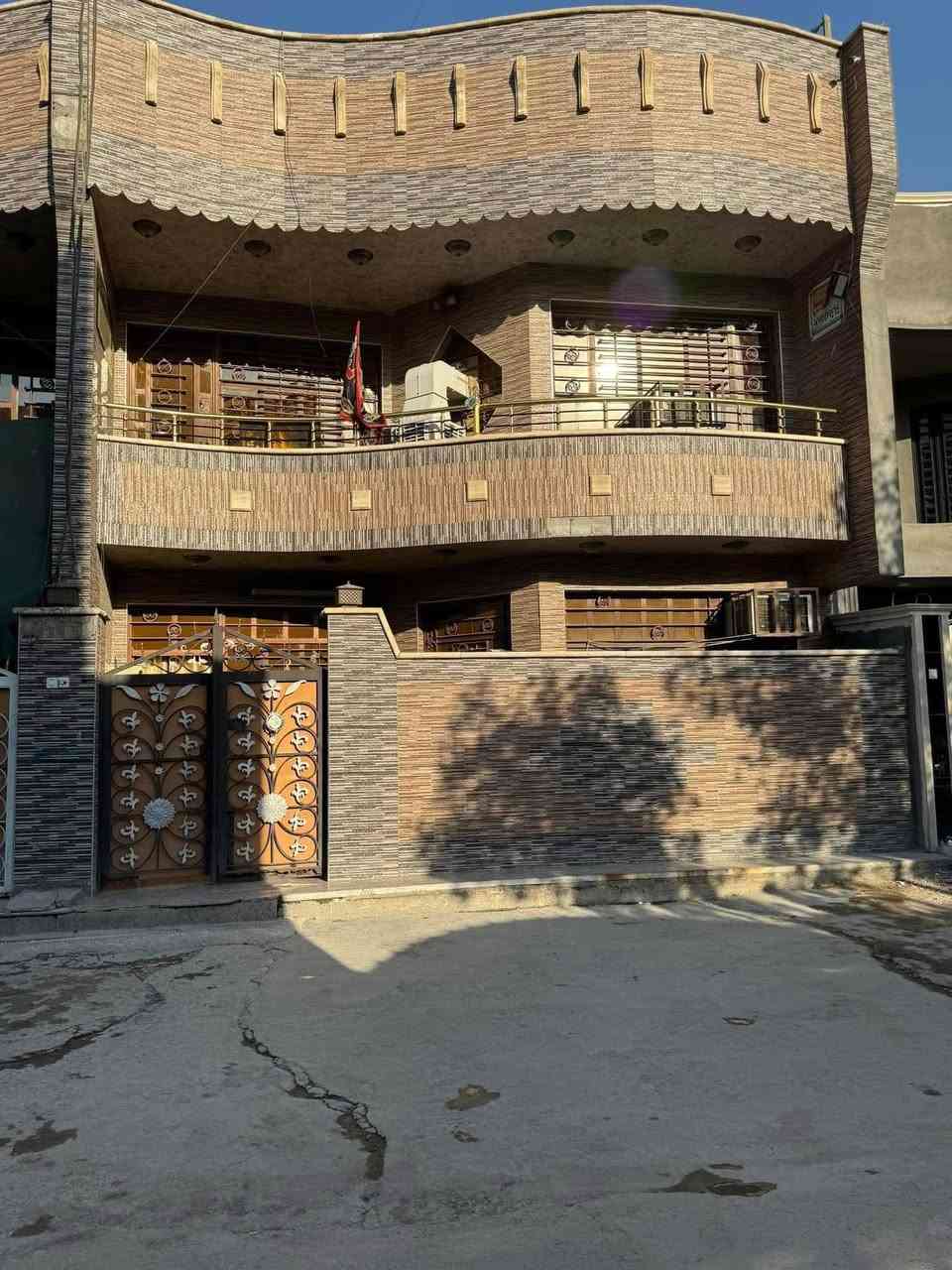 سلام عليكم بيت للبيع المساحة90 متر لبيت في منطقت البلديات متكون لبيت 3 غرف نوم ومطبخ وحمامات عدد2 لبيت كلة ديكورات لبيت جاهز وبنا حديث وشغل لبيت امانت الله حديث للستفسار فقد عل واتساب ما متواجد فيس *********** هاذة رقم فقط واتساب
