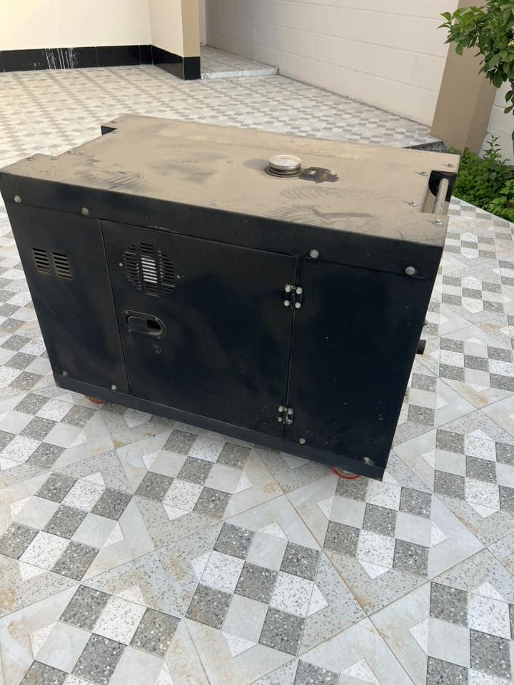 مولد للبيع محرك ممفتو 8.5كيفي شغال والسعر800،الف***********
