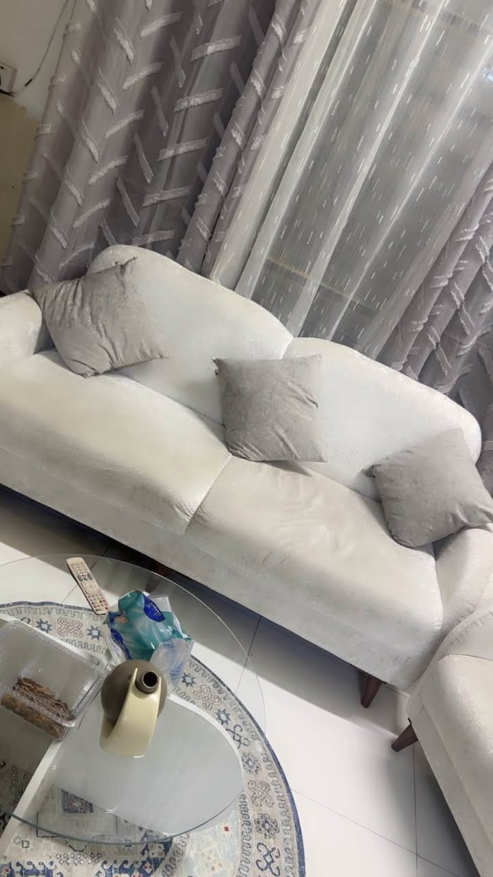 سلام عليكم نص تخم للبيع سعر قفل ٣٠٠ مع الكوشات شراي يتصل ***********
