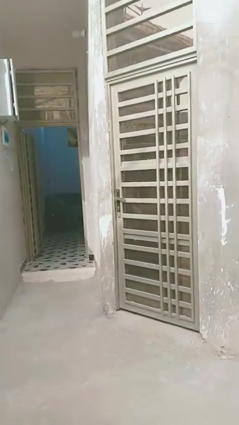 السلام عليكم اخوان بيت للبيع زراعي المساحه 100 متر البناء بلوك السطح كونكريت خدمات كامله العنوان شارع ال صحن مقابل حي الجوادين الناصريه الاستفسار على الرقم ***********

