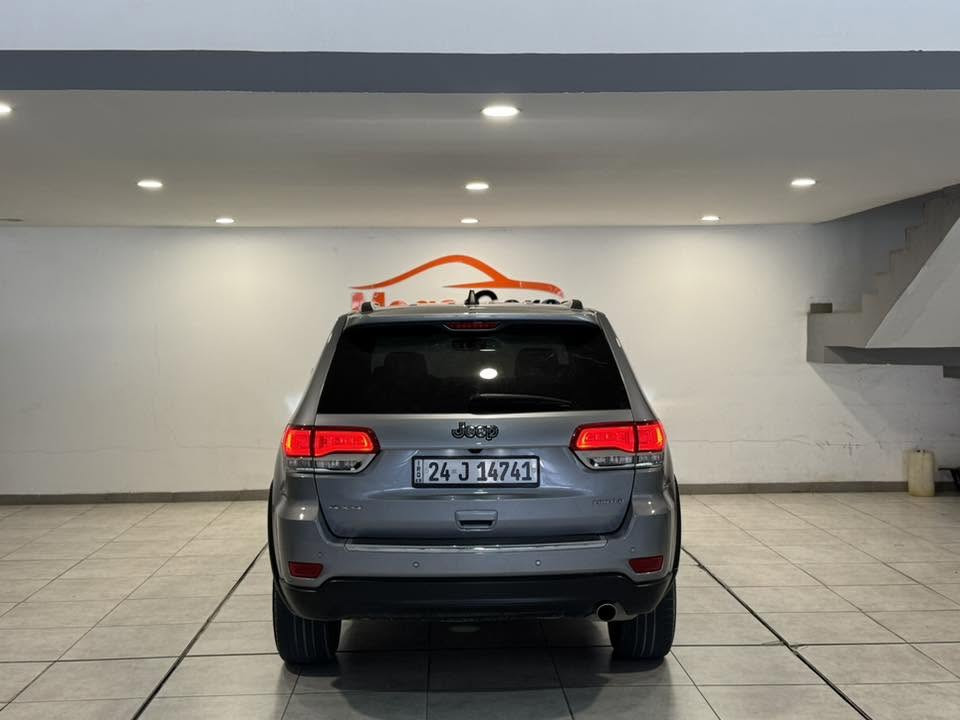 جيب كراند شيروكي 2021 4x4 كلين تايتل
ماشيه 113,000
فول مواصفات limited 
سيارة جاهزه من كل شي سيرفس كامل
داخله كلين بس هنا صار بيها مكانتين صغار تعديل بارد 
بدون اي داخل او ايرباك كلها سليمه 
مكانها دهوك 
السعر 237 ومجال
***********
***********
