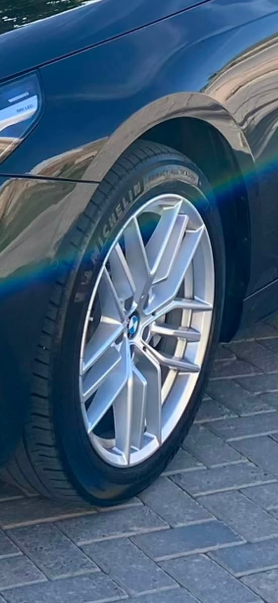 BMW 5 Series 2024 - 2026.
للبيع جنوط ألمنيوم أصلية مع الإطارات حجمها ١٩، بحالة ممتازة وكأنها جديدة، من شركة ميشلان. من لديه اهتمام، يُرجى الاتصال على رقم الهاتف التالي: ***********
