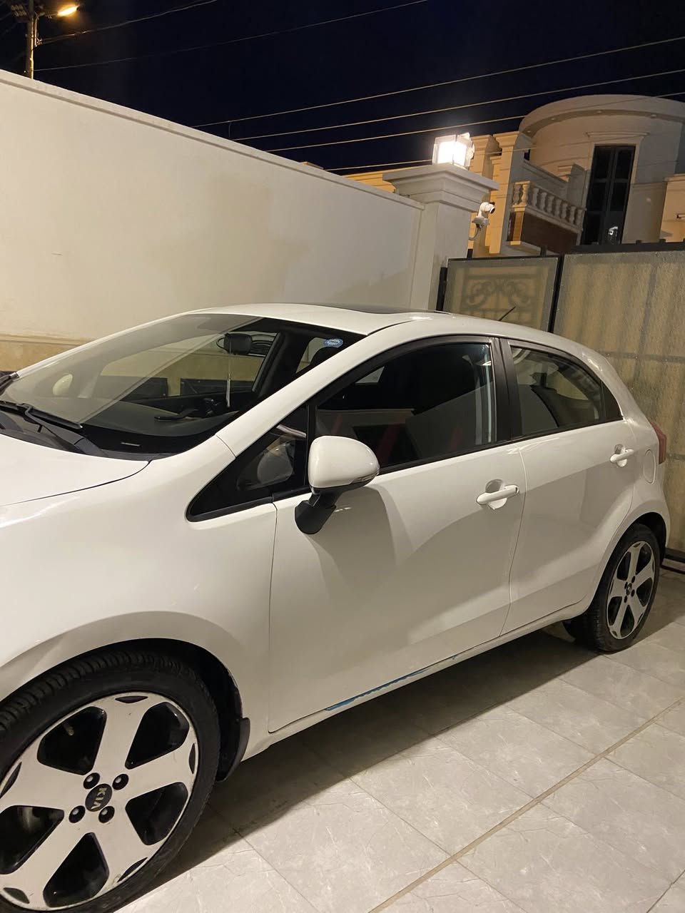 السلام عليكم
كيا ريو 

٢٠١٤ خليجي السياره  بيها قطعه تبديل ومكان بارد وتكحيل

سيارة اعلى فئة فول الفول رقم سليمانية شرط التحويل ماشية 

١٨٠ الف مكانها الانبار الرمادي 

او سليمانية 

***********

سعرها 90 وبيها مجال

وسيارة محرك وكير بشرط
