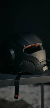 خوذة ايرون مان اسود طافي والداخل احمر السعر 75 ستاند جهاز اصلي السعر 5...