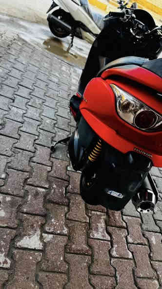 السلام عليكم 
فورزا 08 للبيع 
بيهاا ضربه بلبجم تأذى بيهاا بس الوجه الشاصي والماشه مابيهاا شي مكينه مكفوله مامفتوح بيهاا برغي كهربائيات ع بلاد والدراجه جديده 
الشراي ييجي يفحص وياخذها من باب البيت 
السعر ٦٥٠ وبيهاا مجال 
***********
