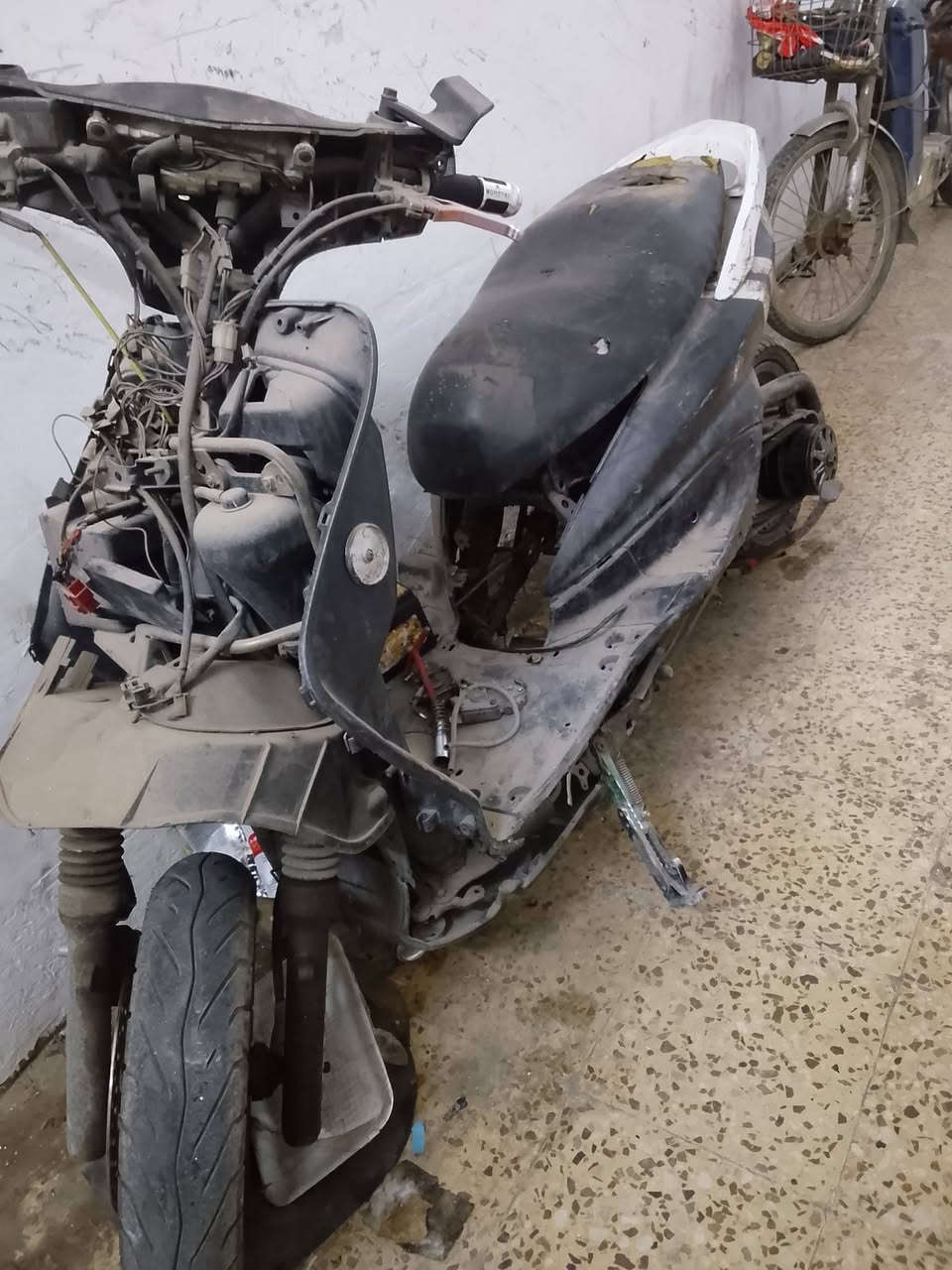 سلام عليكم للبيع گاطعه نار ومتروكه
دراجه كطعت نار ونتركت كلجات صلنصه راجع بك لايت ستاند يده بريك رياضيات قبق فلاوين بيه دبلات خلفي وتفصال راجع دراجه بس ناريه قيم وأخذ سعر لي يعجبني أبيع قيم واني ادخلك واذا اكو مراوس اراوس دراجه متعوب عليه مكان بغداد حي العدل رقم ***********
