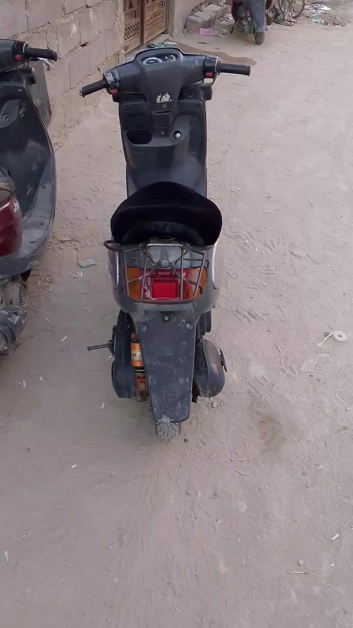 سلام عليكم دراجة منغولي ام سلة شغالة كلشي مابيهة محرك ناعم شعلة فول الشاصي ملحوم الكهربائيات ما تشتغل تحتاج ربط باتري مابيهة غير شي محرك كلش ناعم السعر 175 وبيهة مجال العنوان كربلاء البوبيات عمود 75 قرب اسواق كرز إستفسار خاص او ***********
