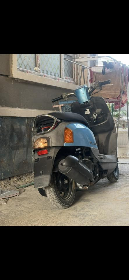 دراجه بوليسي نظيفه مكينه جديده ما مفتوح منها ولا برغي بيها الكفر مكسور الكدام وموجود مثل ما موضح بل صوره  تكدر تصلحه ب 10 يم ابو فايبر سعر الدراجه 600 وبيهه مجال لل طيبين وبكان الدراجه الدوره 120
***********
