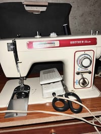 مكينة خياطة • براذر • للبيع