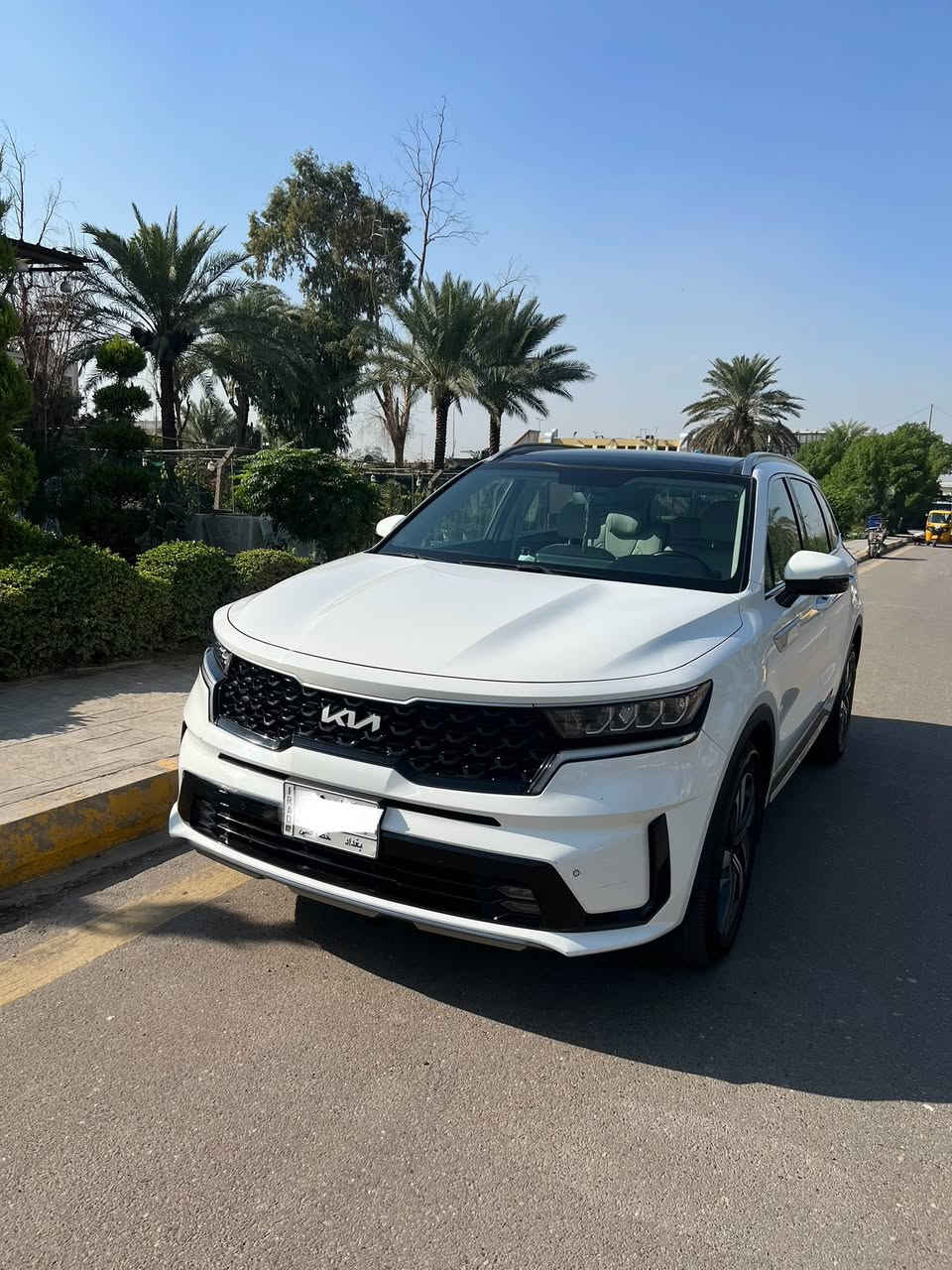 السلام عليكم سياره سورنتو موديل 2022 سته سلندر مكفوله كفاله عامه من الضربه فقط شخطات بسيطه مميزاتهه 
سته سلندر
سبعه راكب
كير ماوس
هاند بريك بصمه 
نظام نزول منحدرات
تشغيل عن بعد 
وبنوراما 
حساسات اماميه وخلفيه 
وكامره خلفيه 
مرايا شفط 
وكشنات كهرباء 
3 قطع تبريد  
بردات خلفيه 
شاحن وايرلس 
اضاءه محيطه متعدده الالوان 
صندوق كهرباء فتح ذاتي  
كشنات جلد ومغلف ايضا بجلد النوعيه الدرجه اولى  
انظمه قياده متعدده 
بيهه ضمان الدوليه 
ماشيه 41 كيلو 
رقم بغداد يعني التحويل اسهل للاستفسار عن السعر الاتصال على الرقم ***********
