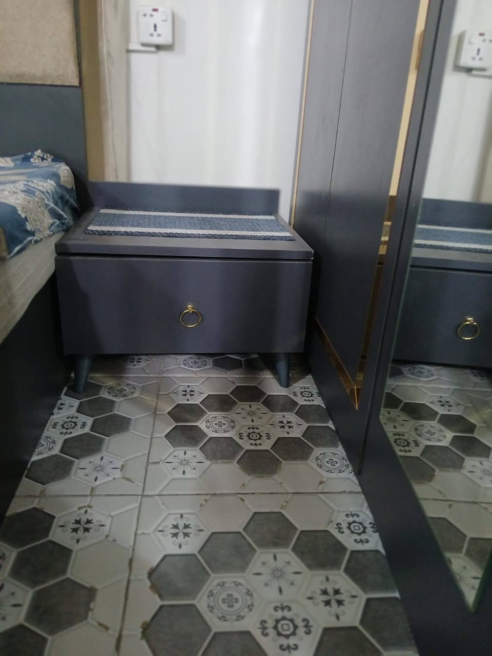 غرفة اخشاب تركي ٥قطع استعمال قليل جدا نضافه ٩٩/١٠٠ بدون اي ضرر تنباع بدون دوشك السعر ٥٥٠ وبيها مجال قليل جدا العنوان قرية الغدير مراسله فقط واتساب ما متواجد مازنجر رقم الواتساب *********** النجف, العراق
