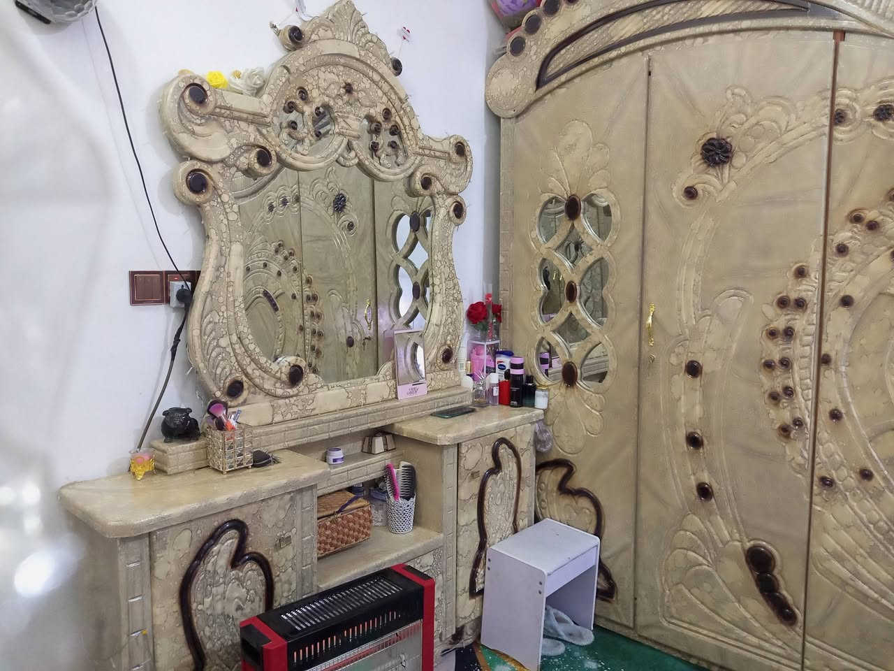 غرفه للبيع ام السته 
شغل عراقي صبغ حرار 
الغرفه نظيفه جدآ 
السعر ٧٥٠ وبيه مجال 
المكان الناصريه مركز 
الشراي يتصل ويجي يشوف بعينه 
***********
