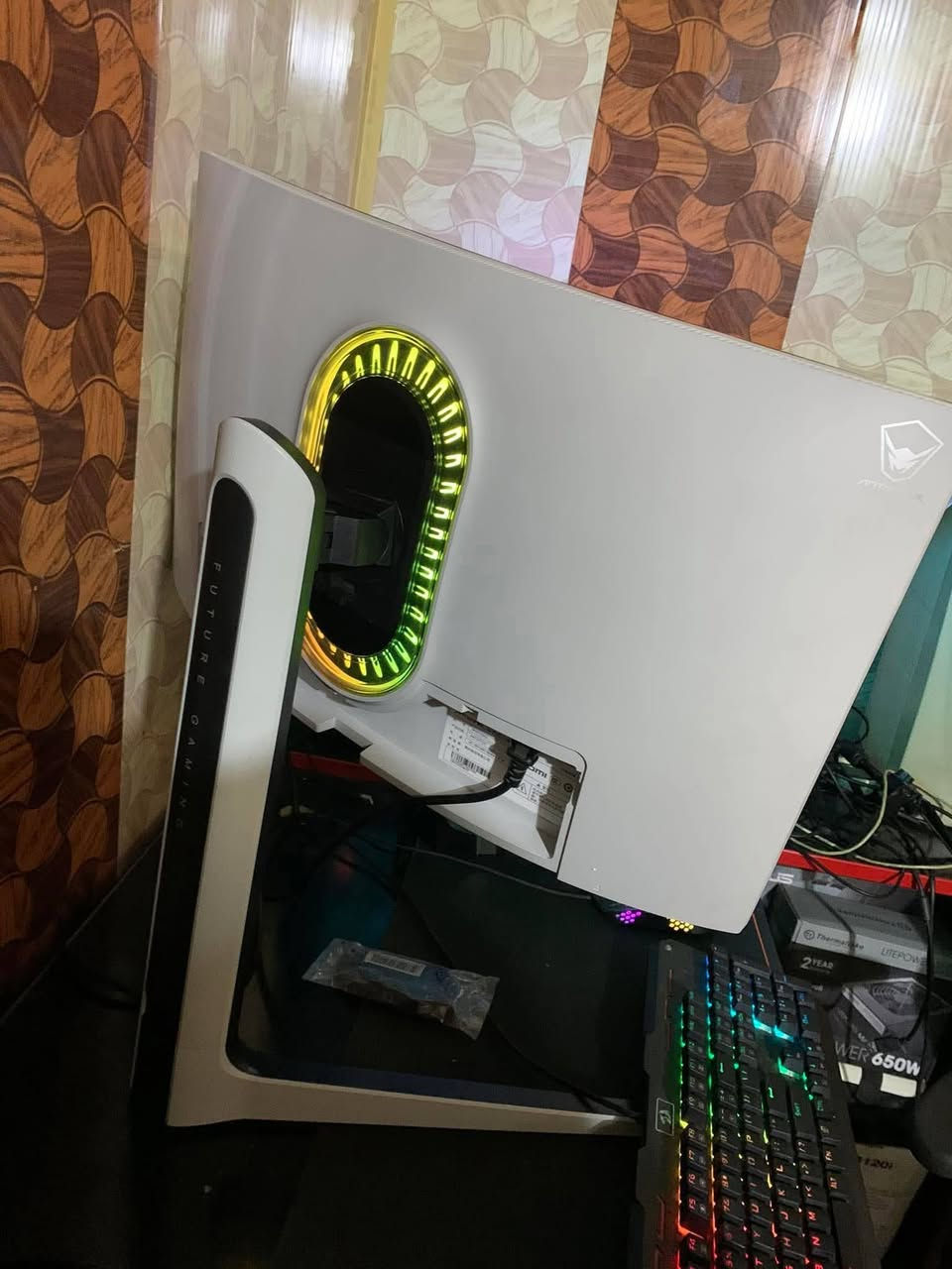 شاشة كيمنك مقوسة نظافة 100%🔥💯
الشاشة اشتريتهة ب345 
مواصفات: 2K
144HZ
1MS
QHD CURVED 
 السعر 255 الف وبيه مجال🔥🫠


**إذا كنت صاحب هذا الإعلان وتريد حذفه لأي سبب، رجاءا أرسل رسالة إلى الدعم الفني**