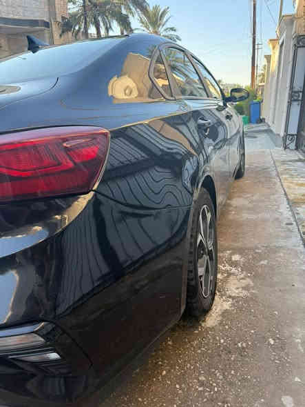 السلام عليكم … من رخصة الادمن 
كيا فورتي 2020 وارد امريكي للبيع فقط بدون مراوس 
مواصفات نص فول المعروفة 
حادث جامغ عكس السايق وبنيد بدون ايرباك صور الحادث مرفقة بالمنشور 
ماشية 54 الف مايل 
بيها ضربة خفيفة باب السايق هنا بالعراق وبيها ملاحظات قليلة بالگشر 
گير cvt محرك ٢٠٠٠ دوش ونضيفة وتراي وين متريد 
تخم تاير جديد قبل يومين شديتة 
رقم دهوك الالماني ورقمها حلو تحويل باسم المشتري 
مكاني بغداد البلديات قرب الامن العامة 
السعر ١٢٥ ورقة وبيها مجال بسيط حگ الجية 
للاستفسار *********** واتس اب واتصال 
غير متواجد ع الفيس
