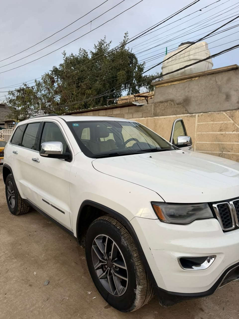 جيب لمتد موديل 2019 وارد امريكي كلين تايتل كفالة عامة من كل شي لا غرق ولا ضربة ولا صبغ ولا تبديل ولا بارد ولا كير ولا محرك المواصفات بصمة بانوراما كشنات كهرباء وتدفئة تبريد جنطة كهرباء تشغيل عن بعد رادار اطفاء ذاتي بريك رجوع مري كهرباء محرك 6 سلندر رقم بغداد الجديد ماشية 67 ميل مكانها بغداد السعر 270 $ وبيها مجال بسيط 
***********
اتصال او واتساب
