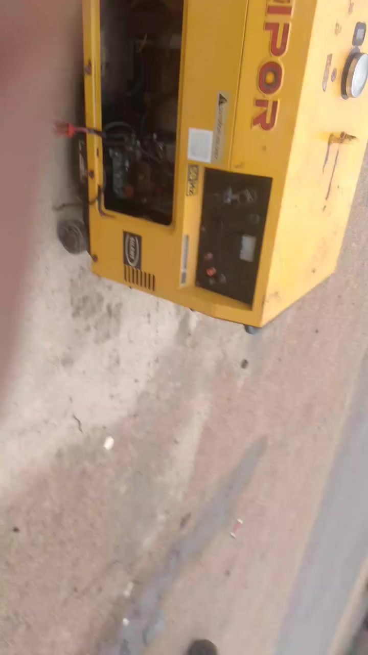 للبيع مولدة كامه مستخدمه قليل شرط ما مفتوحه برخي بيهه 25نبير كاز مكان بابل سعر 400بيهه مجال مستعجل ريد جيب مولد كيه/***********/رقم
